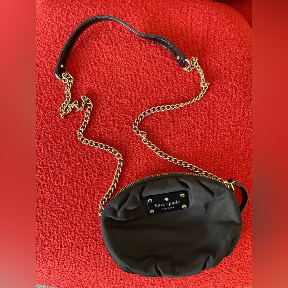 Kate Spade bubble purse. Chain strap. Black.
